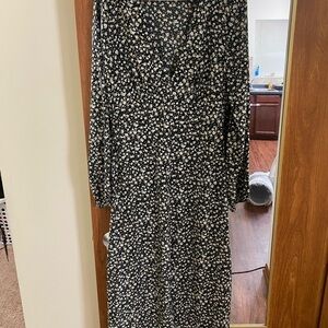 12th Tribe Black and White Floral V-Neck Long Sleeve Maxi Dress